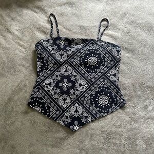 No boundaries women’s bandanna crop top size medium
